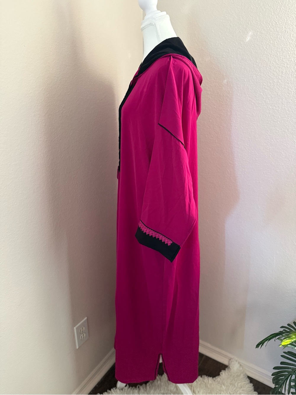 Moroccan Djellaba Fuchsia Black Trim Lightweight Elegant Caftan. - Picture 4 of 10